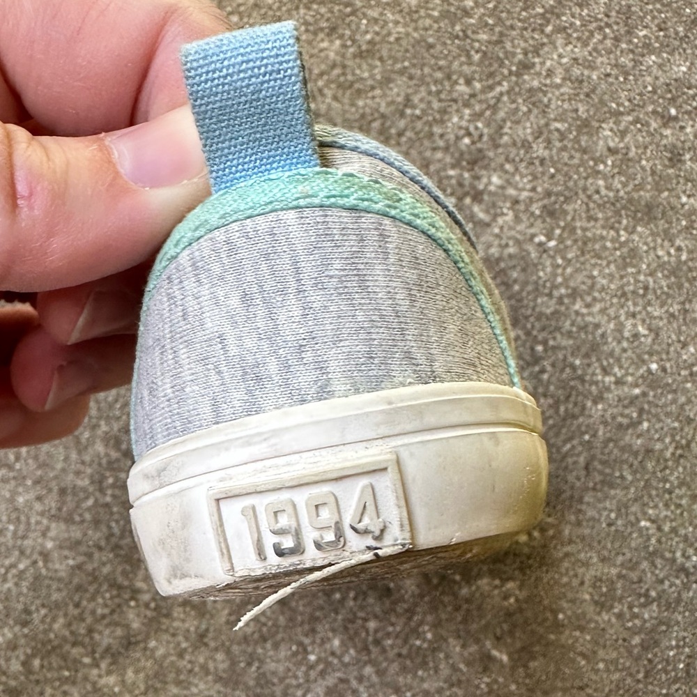 Old Navy toddler shoes, size 6 - Picture 5 of 6
